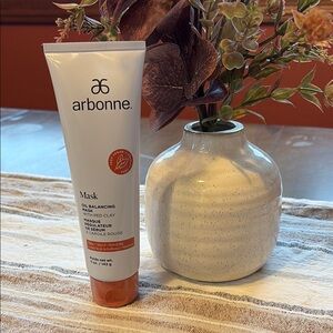 Arbonne Oil Balancing Mask with Red Clay - White and Orange